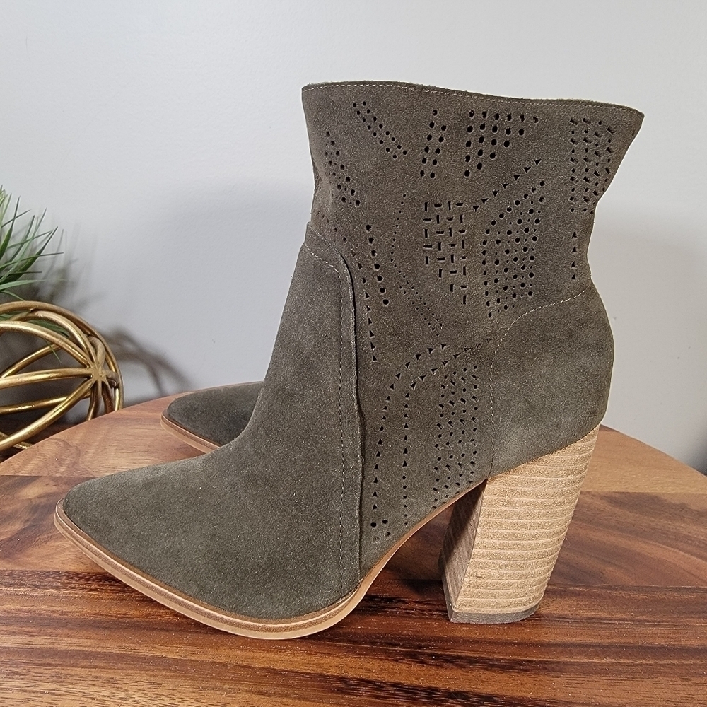 Vince Camuto Green Suede Boots Western Perforated Pointed Toe Size 7.5 - Picture 7 of 15